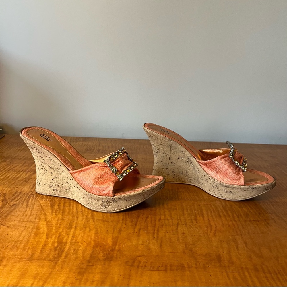 Vegas, baby! FABULOUS satin & rhinestone platform slides from X-it - Picture 3 of 13